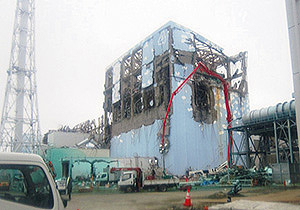 東日本大震災で原発事故を起こした福島第一原発4号機。全日本民医連のサイトより